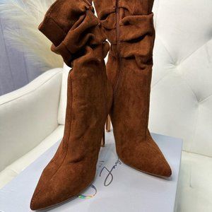Chestnut velvet boot